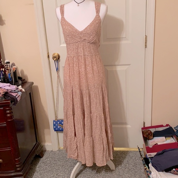 Beautiful open back dress - Picture 5 of 13